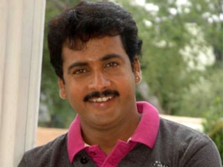 ఆడపిల్లలతో కబాడి ఆడుతున్న శివాజి