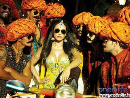 మాది 'డర్టి పిక్చర్‌'రీమేక్ కాదని ఖండన