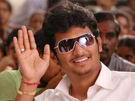 వైయస్ జగన్ అరెస్టుతో ఇరుక్కున్న హీరో