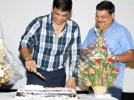 దిల్ రాజే.. కోసేసుకున్నాడేటి!?