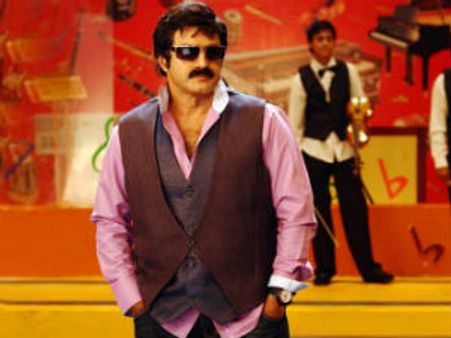 'అధినాయకుడు' టాక్ ఏంటి?