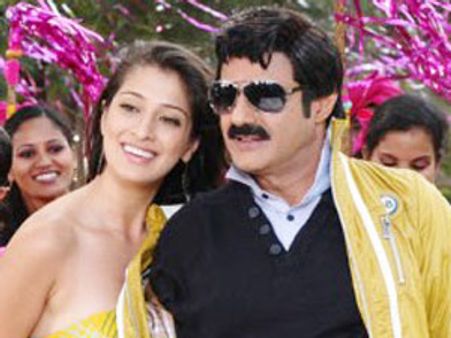 ‘అధినాయకుడు’లో విగ్రహాల డైలాగ్ పెట్టడాని కారణం ఇదే...