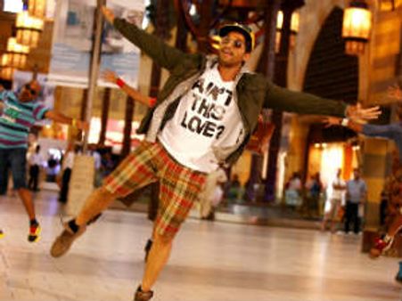 'నీ ఇంటి ముందో గేటు.. దూకాలంటే డౌటు' :అల్లు అర్జున్