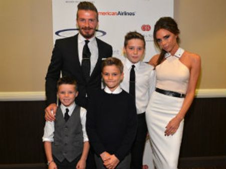 మైదానంలో హీరో, డ్యాన్స్ ఫ్లోర్ పై జీరో