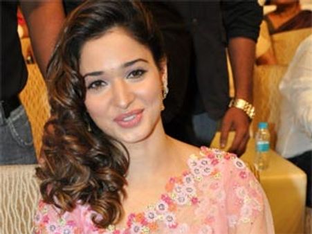 స్టార్‌ హీరోతో తమన్నా బాలీవుడ్ ఎంట్రీ ఖరారు