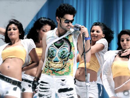 లక్ష క్లబ్‌లో చేరిన హీరో రామ్