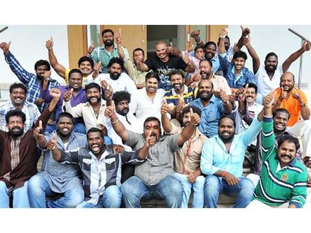 ఎట్టకేలకు పవన్ సెలబ్రేషన్స్..(అంత్యాక్షరి టీంతో)