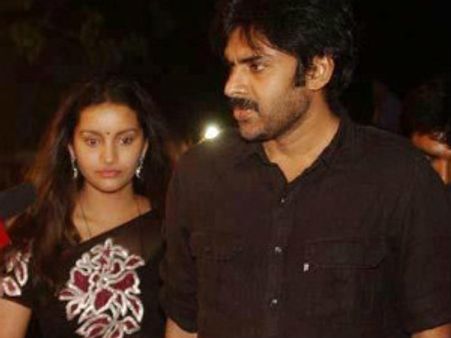 రూమర్లకు తెర... పవన్‌తో వాళ్లావిడ కూడా..!