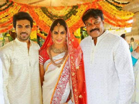 పంచె కట్టులోనే చరణ్‌ పెళ్లి పీటలపై...