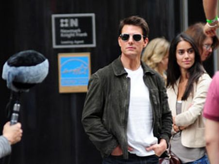 సూపర్ స్టార్ సర్‌ప్రైజ్, యూనిట్ మొత్తానికి వారానికో కొత్త ట్రీట్