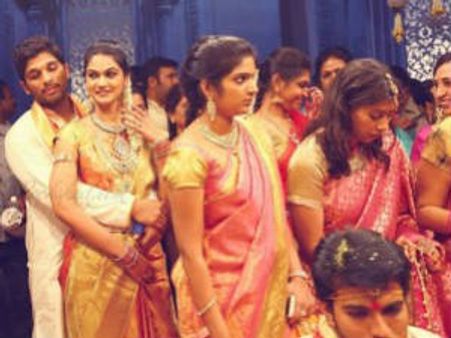 చెర్రీ పెళ్లిలో...బన్నీ రొమాంటిక్ యాక్షన్!