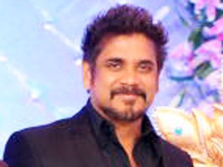 నాగార్జున కొత్త గెటప్ వెనక లవ్ స్టోరీ...