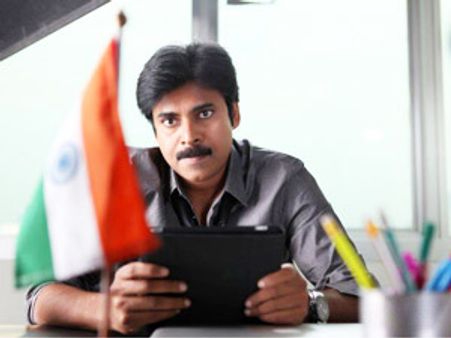 నిర్మాతలకు పవన్ కళ్యాణ్ నష్ట పరిహారం