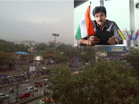 పవన్ అభిమానులు @ అమీర్‌పేట్