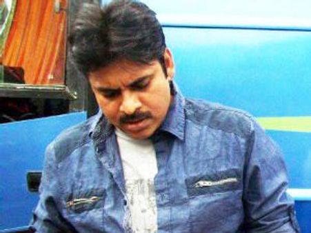 'కెమెరామేన్ గంగతో...'లో పవన్ గెటప్ ఫోటో