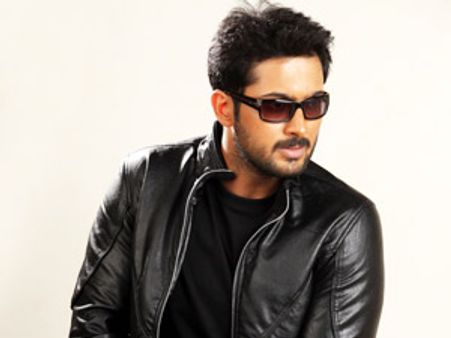 పోలీస్ ఆఫీసర్ గా ఉదయ్ కిరణ్