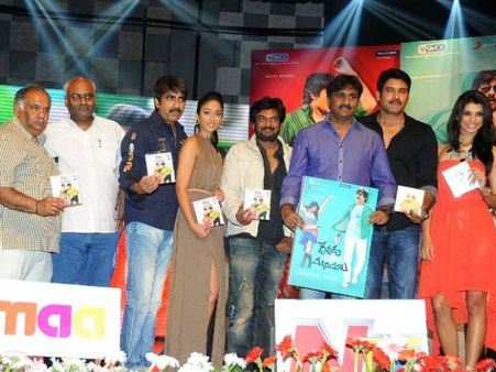 కథ లేకుండా ‘దేవుడు చేసిన మనుషులు’: పూరి