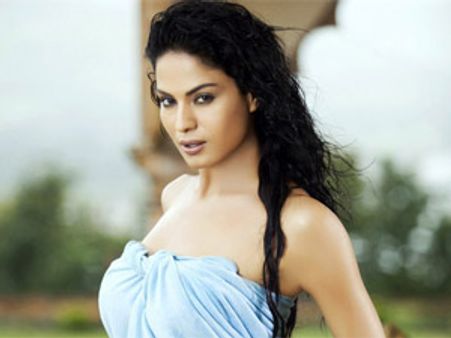 టాప్‌లెస్ లేడీకి.....పెళ్లి ప్రపోజల్