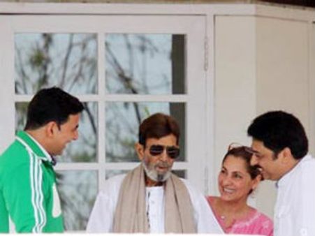 ఆస్పత్రిలో చేరిన సూపర్ స్టార్ రాజేష్ ఖన్నా, అభిమానుల్లో ఆందోళన