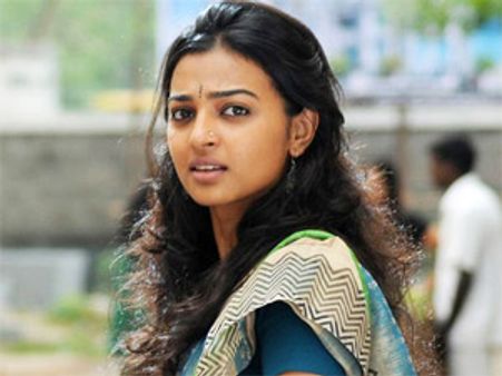 లండన్ పోరగాడితో ‘రక్త చరిత్ర’ హీరోయిన్ పెళ్లి