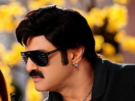బాలకృష్ణ 100వ చిత్రం డైరక్టర్ ఖరారు
