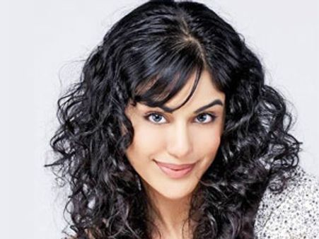 హర్రర్ సినిమా హీరోయిన్ తో నాగ్ రొమాన్స్