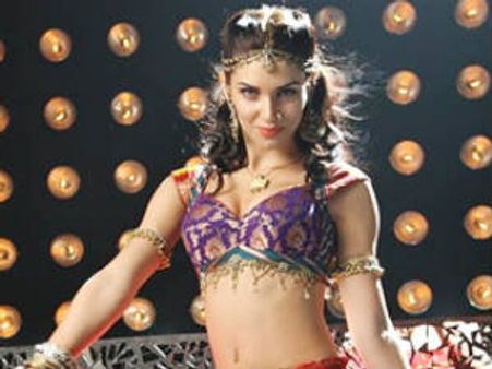 'కెమెరామెన్‌ గంగతో...'ఐటం గర్ల్ కి పూరి కాస్టలీ గిప్ట్