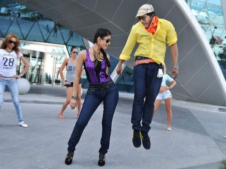 అల్లు అర్జున్ 'జులాయి'కి కాంపిటేషన్ ??