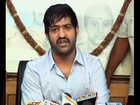 ‘బాద్ షా’ ‌లుక్‌తో పబ్లిక్‌లోకి జూ ఎన్టీఆర్