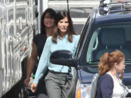 'ది హీట్' సినిమా సెట్ ప్రమాదంలో పదకొండు మందికి గాయాలు