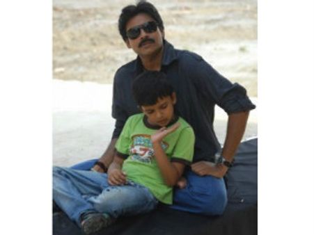 'కెమెరామేన్ గంగతో..'సెట్లో కొడుకుతో పవన్