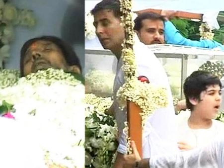 మనవడు ఆరవ్ చేతుల మీదగా 'రాజేష్ ఖన్నా' అంత్యక్రియలు