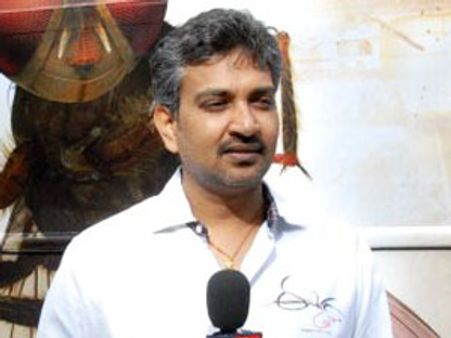 ఎన్.ఆర్.ఐలకు రాజమౌళి అపాలజీ...!