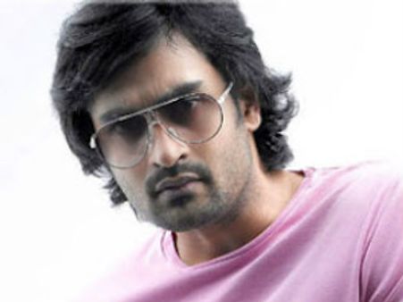 'ఈనాడే ఏదో అయ్యింది' అంటున్న బ్రహ్మానందం కొడుకు