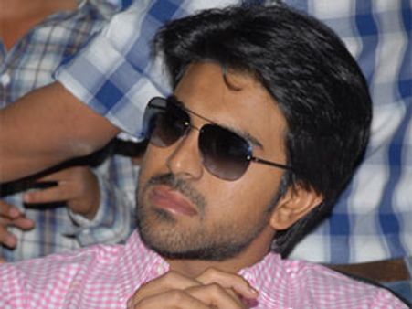 హిందీ ‘ఇంద్ర’రీమేక్ లో మెగా హీరోతో...