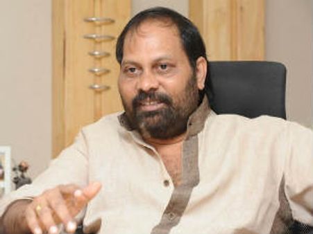 థర్టీ ఇయర్స్ ఇండస్ట్రీ అంటూ డప్పుకొట్టుకున్న చంటి!