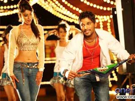 రికార్డు స్థాయిలో ‘జులాయి’ ప్రీమియర్ షోలు