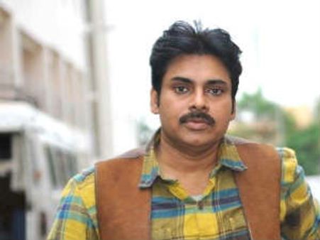 'జులాయి' బాధ్యతలు తీసుకున్న పవన్ కళ్యాణ్