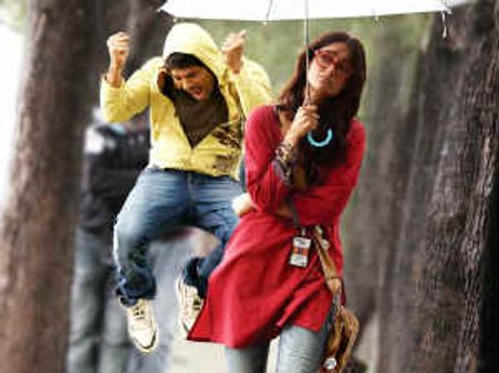 ‘జులాయి’కి వాయిస్ ఓవర్ ఇచ్చిన మెగా హీరో