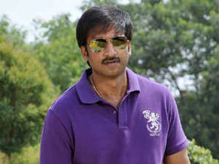 గోపిచంద్ పై మీడీయా వద్ద దర్శకుడు ఫైర్