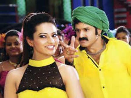 లక్కీ గర్ల్‌పై కన్నేసిన బాలకృష్ణ!