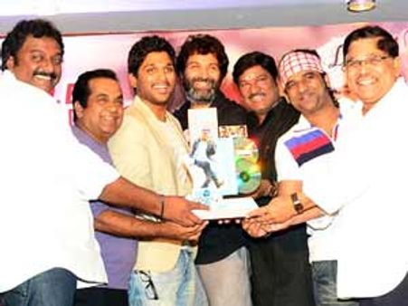 తాజ్ బంజారాలో ‘జులాయి’ డబుల్ ప్లాటినమ్