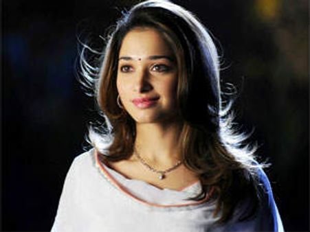 మోసం చేసిందంటూ తమన్నాపై నిర్మాత కేసు