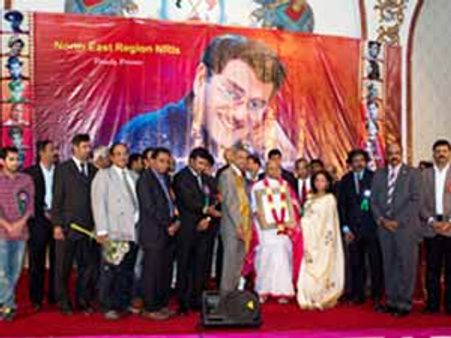 అక్కినేనికి ఎన్నారైల సన్మానం