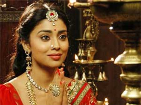 హీరోయిన్ శ్రియ కళ్లు చెదిరే ‘కలరి’ ఫైటింగ్