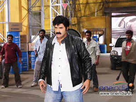 బాలకృష్ణతో డైరక్టర్ తేజ చిత్రం..టైటిల్ ??