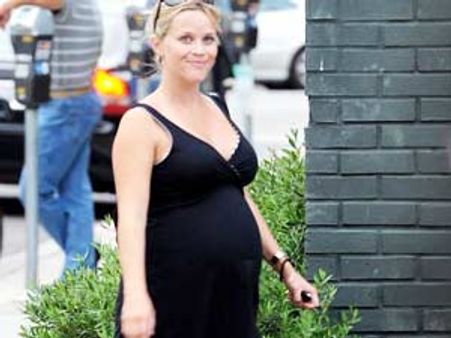 రాత్రికి రాత్రి హుటాహటిన హాస్పిటల్‌కు చేరిన హీరోయిన్