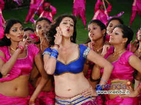 నాగ్ 'ఢమరుకం' లో బాలయ్య హీరోయిన్ ఐటం సాంగ్