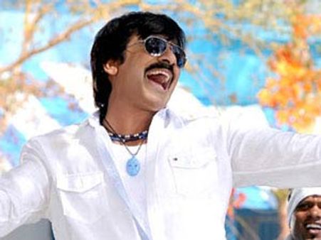 ఫుట్‌బాల్ కోచ్‌గా రవితేజ