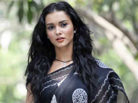 రాత్రి పార్టీలకు వెళ్లోద్దంటూ హీరోయిన్ కి స్ట్రాంగ్ వార్నింగ్